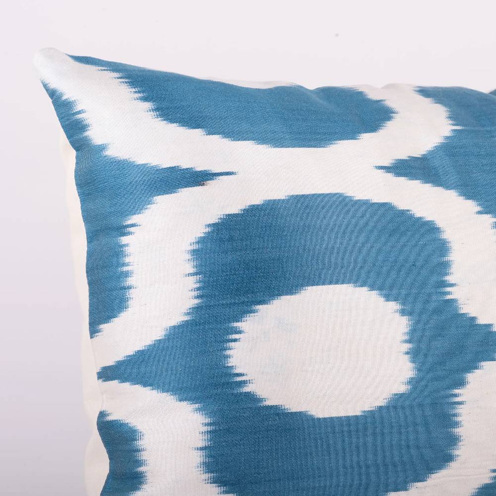 Les Ottomans Ikat silk cushion S341 Negozi Online