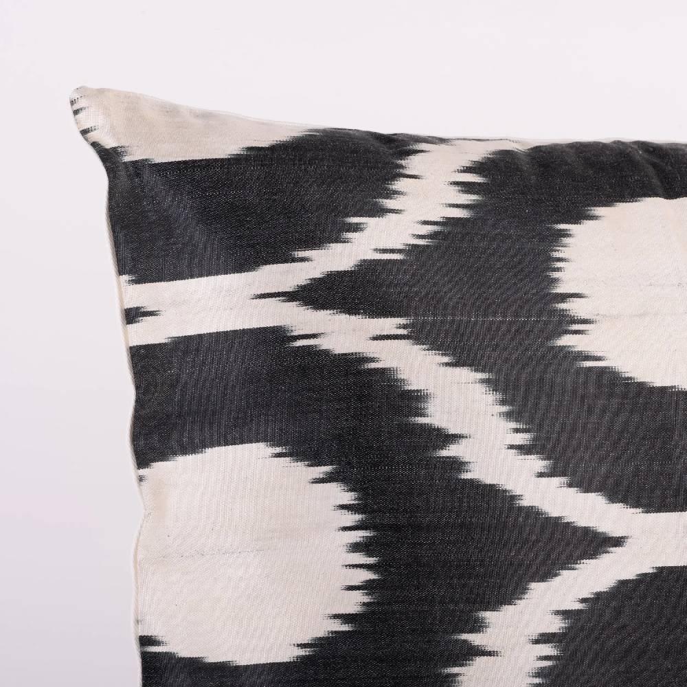 Les Ottomans Ikat silk cushion S239 Saldi