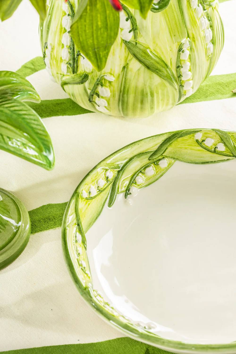 Les Ottomans Lilly of the valley handpainted ceramic pasta bowl Prezzo Ridotto