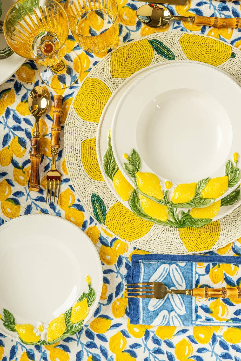 Les Ottomans Lemon handpanited ceramic pasta bowl Comprane uno, ottenene uno gratis