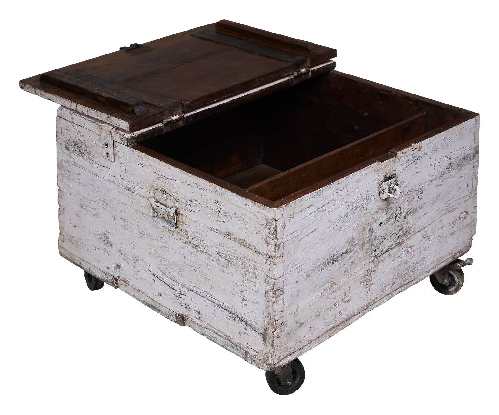 Novità Home Secolo passato - baule white wash con ruote originale Promozione