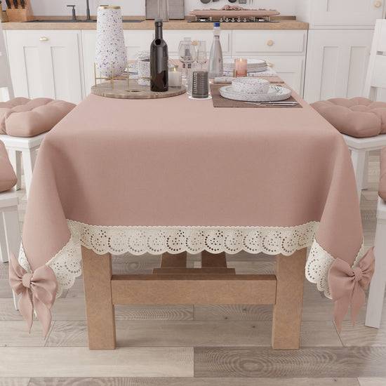 PETTI Tovaglia da Tavola Shabby Chic Copritavolo con Pizzo e Fiocchi Cipria Enormi risparmi