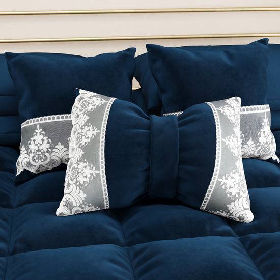 PETTI Cuscino Arredo Fiocco in Velluto e Balza con Pizzo Rebrodè 40x50 cm, Cuscino divano Blu By Sissy Sconto