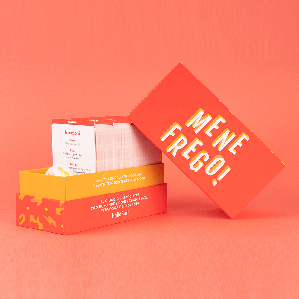 Sbam Design Me ne Frego – Gioco di Carte 18+ Promozione