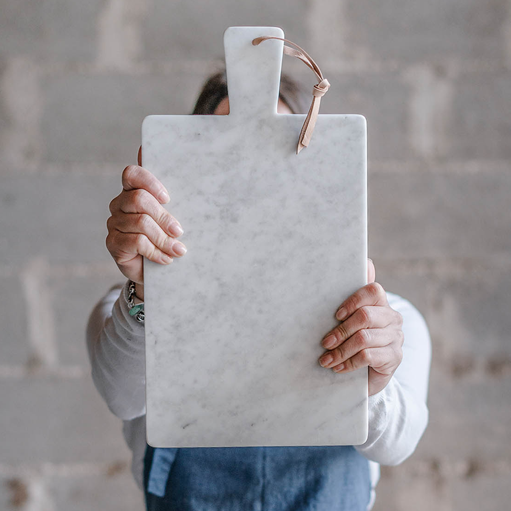 Sbam Design Tagliere in marmo bianco di carrara e cuoio Prezzo Ridotto